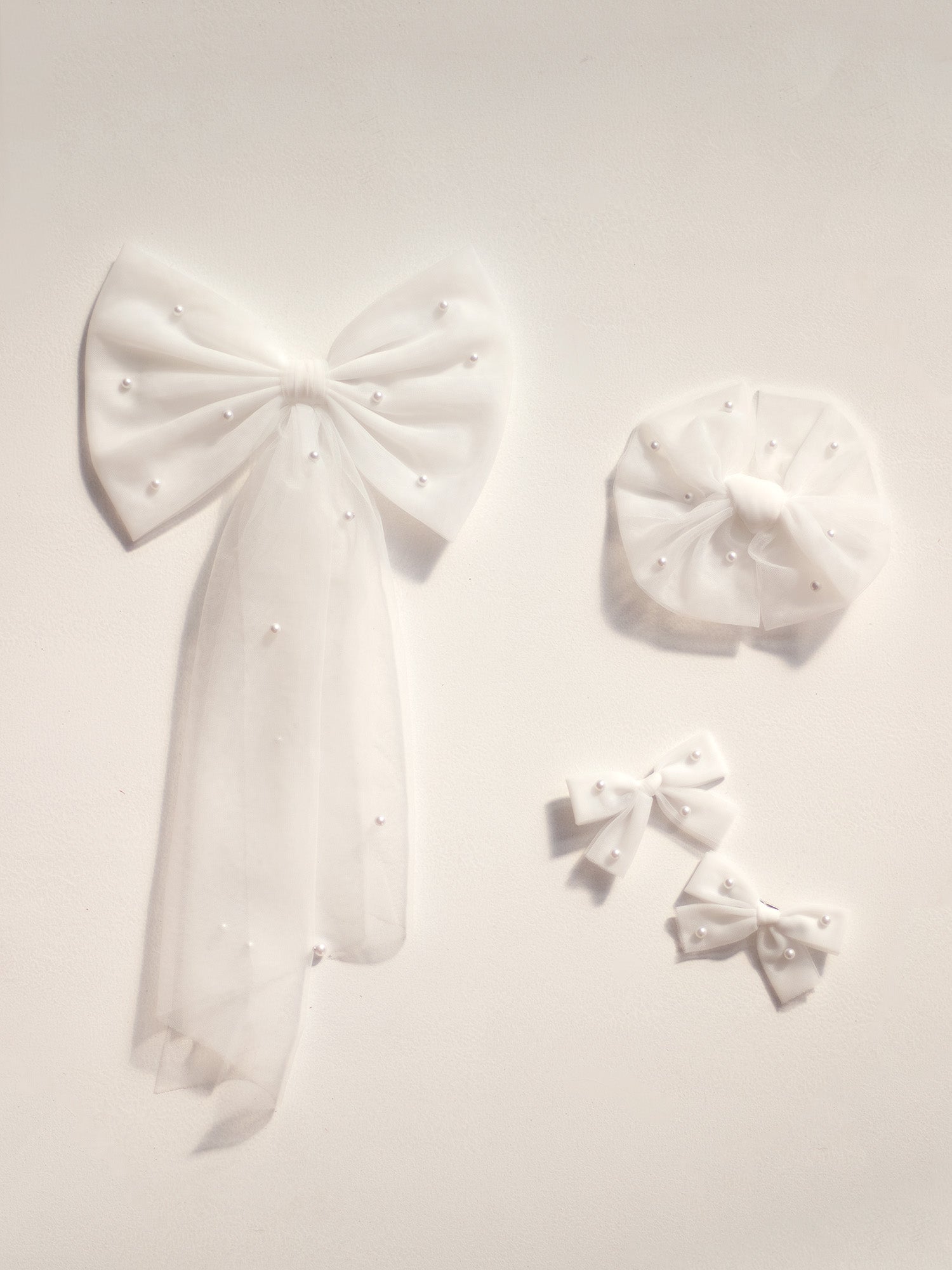Tulle bows - Ivory pearl bead