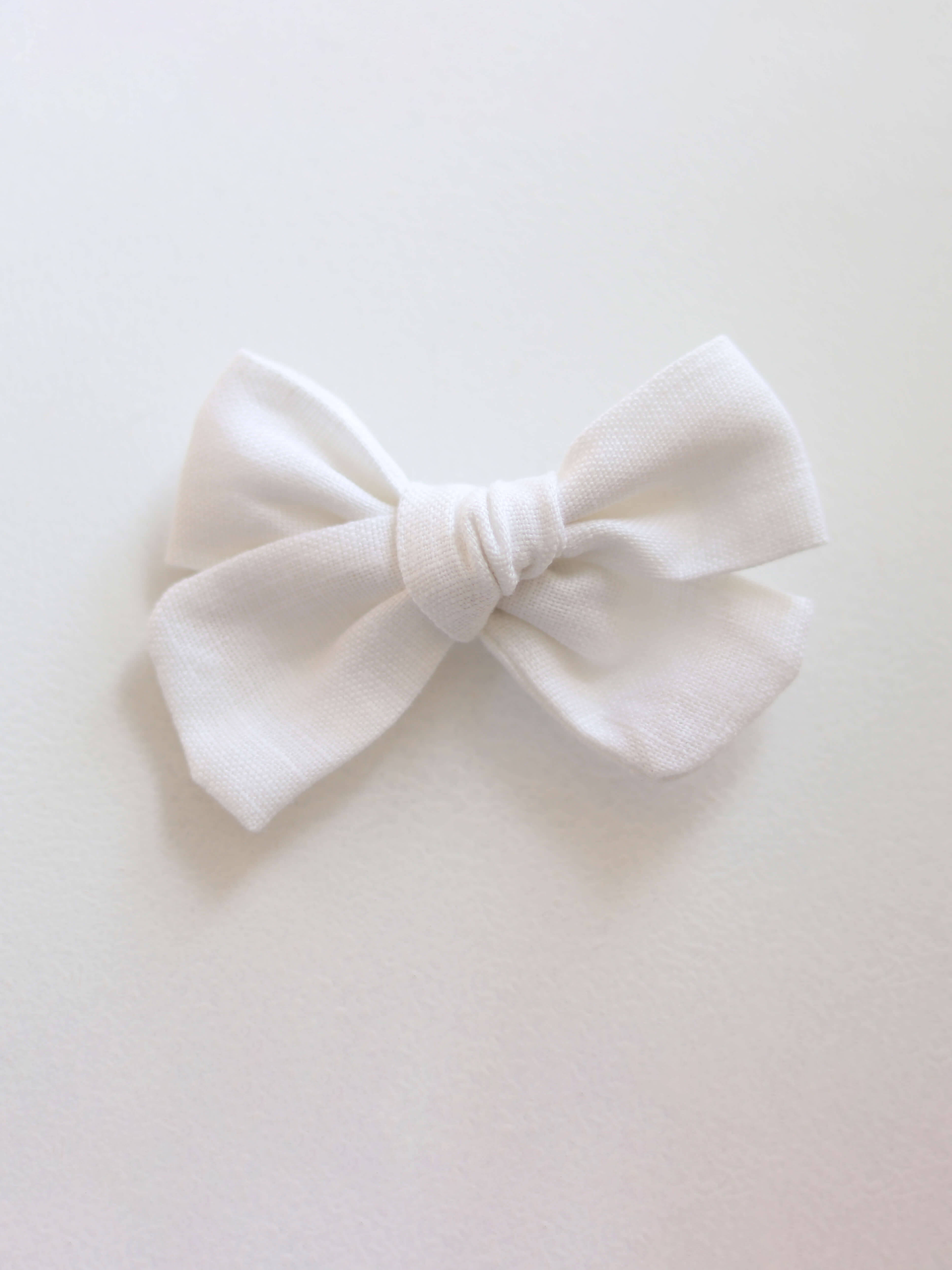 Ivory linen bow hair clip.
